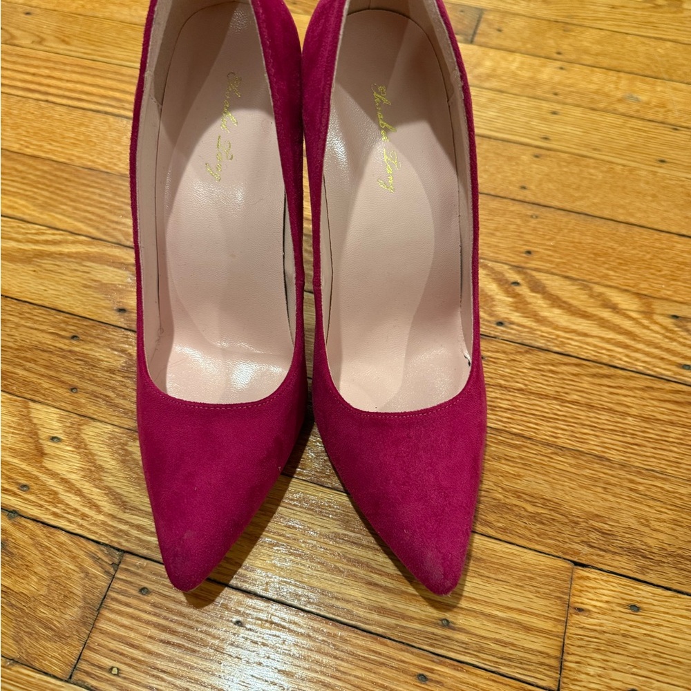 Elegant Fuchsia Suede Pumps